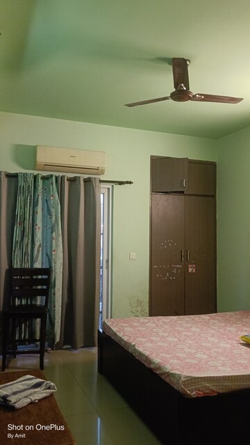 Furnished Amenities in 4 BHK Apartment at Mahagun Maple, Sector 50 – for Rent