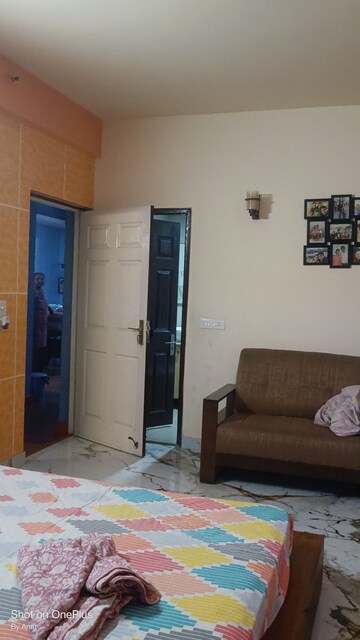 Master Bedroom in 4 BHK Apartment at Mahagun Maple, Sector 50 – for Rent