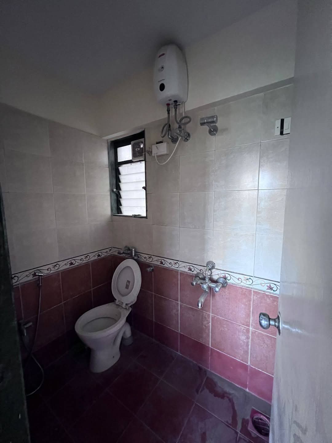 2 BHK + Servant Room Apartment For Sale in Lodha Majiwada Tower 5