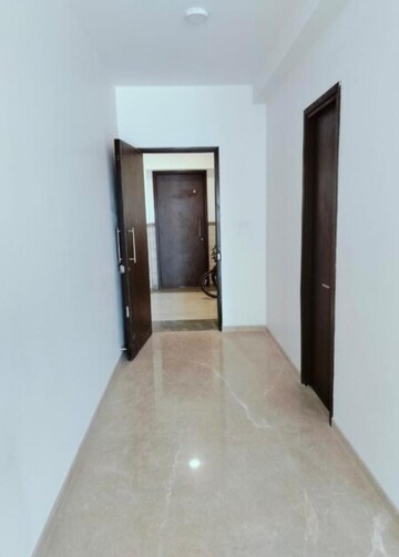 Furnished Amenities in 3 BHK Apartment at Kalpataru Radiance, Goregaon West – for Rent