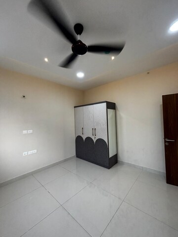 Room in 3.5 BHK Apartment at Prestige Tranquil, Kokapet – for Rent