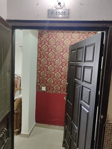 Room in 2.5 BHK Apartment at RG Residency, Sector 120 – for Rent