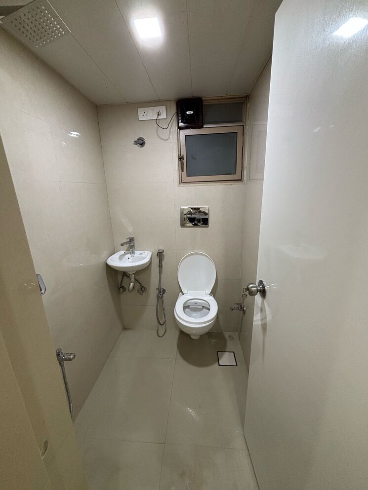 Bathroom, sai-abhishek-chs 1.5 Bedroom 460 Sq.Ft. Apartment In Goregaon East Mumbai 8477782