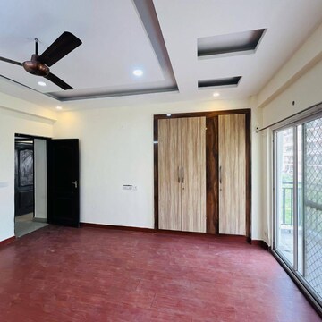 Room in 3 BHK Apartment at Prateek Laurel, Sector 120 – for Rent