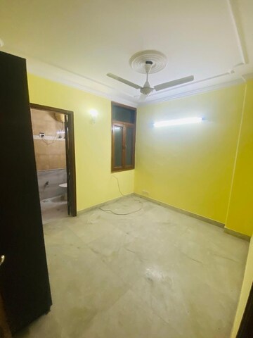 Master Bedroom in 3 BHK Builder Floor at Arjun Nagar – for Rent