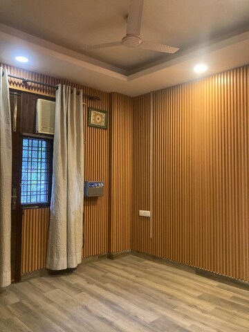 Room in 3 BHK Builder Floor at Unitech South City 1, South City 1 – for Rent
