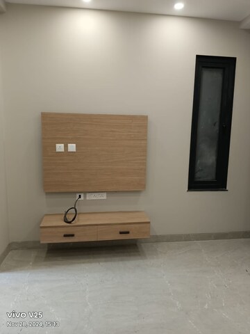Bedroom in 3 BHK Builder Floor at Maple Heights, Sector 43 – for Rent