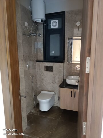 Bathroom in 3 BHK Builder Floor at Maple Heights, Sector 43 – for Rent