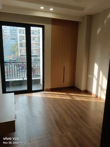 Bedroom in 3 BHK Builder Floor at Maple Heights, Sector 43 – for Rent