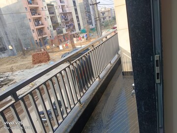 Balcony in 3 BHK Builder Floor at Maple Heights, Sector 43 – for Rent