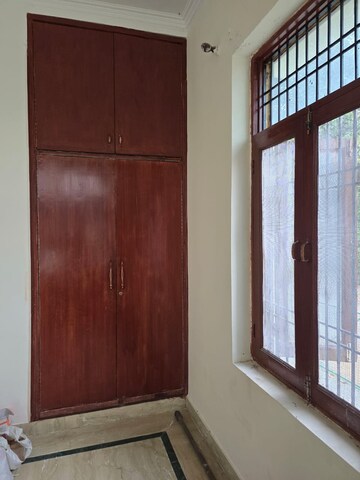 Room in 3 BHK Independent House at Sector 31 – for Rent
