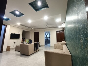 Building Lobby in 4 BHK Builder Floor at Ansal Sushant Lok I, Sector 43 – for Rent