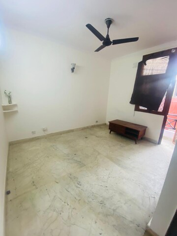 Master Bedroom in 2 BHK Builder Floor at Arjun Nagar – for Rent