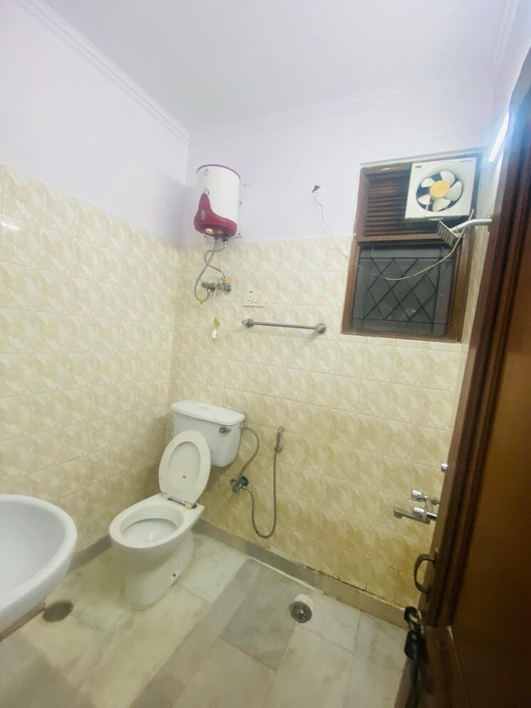 Bathroom, arjun nagar 2 Bedroom 850 Sq.Ft. Builder Floor In Arjun Nagar Delhi 8477860