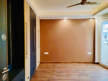 Room in 4 BHK Builder Floor at Ansal Sushant Lok I, Sector 43 – for Rent