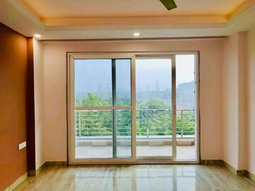 Room in 4 BHK Builder Floor at Ansal Sushant Lok I, Sector 43 – for Rent