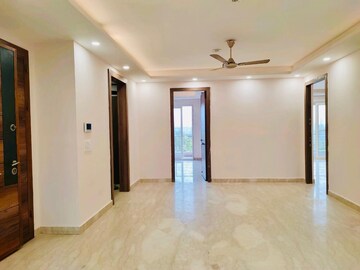 Room in 4 BHK Builder Floor at Ansal Sushant Lok I, Sector 43 – for Rent
