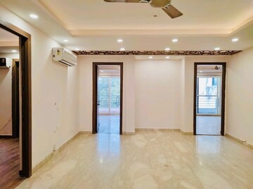Room in 4 BHK Builder Floor at Ansal Sushant Lok I, Sector 43 – for Rent