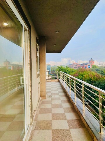 Building Lobby in 4 BHK Builder Floor at Ansal Sushant Lok I, Sector 43 – for Rent