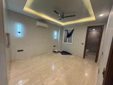 Room in 4 BHK Builder Floor at Ansal Sushant Lok I, Sector 43 – for Rent