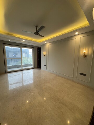 Room in 4 BHK Builder Floor at Ansal Sushant Lok I, Sector 43 – for Rent