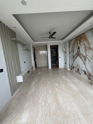 Room in 4 BHK Builder Floor at Ansal Sushant Lok I, Sector 43 – for Rent