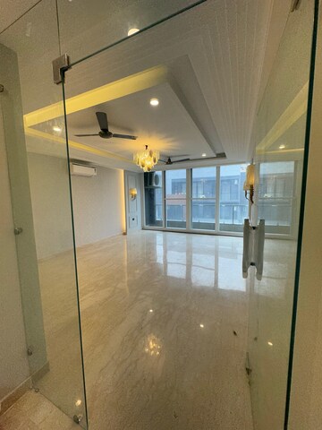 Room in 4 BHK Builder Floor at Ansal Sushant Lok I, Sector 43 – for Rent