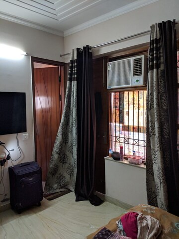 Master Bedroom in 3 BHK Builder Floor at Sector 38 – for Rent