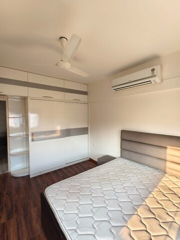 Room in 3 BHK Apartment at Gera Emerald City, Kharadi – for Rent