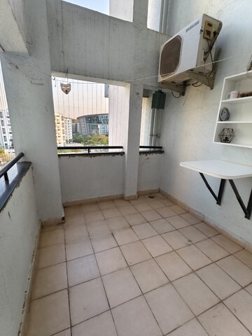 Room in 3 BHK Apartment at Gera Emerald City, Kharadi – for Rent