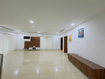 Room in 4 BHK Villa at Hi Tech City – for Rent