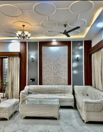 Master Bedroom in 3 BHK Builder Floor at Sector 33 – for Rent