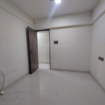 Room in 2 BHK Apartment at Shiv Shakti Tower 28, Malad East – for Rent