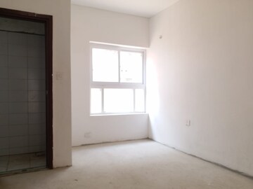 Master Bedroom in 4 BHK Builder Floor at BPTP Park Towers, Sector 77 – for Sale