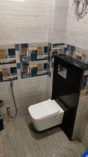 Attached Bathroom in 2 BHK Independent House at Gomti Nagar – for Rent