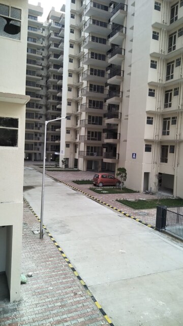 Living Room in 2 BHK Builder Floor at OP Floridaa, Sector 82 – for Sale