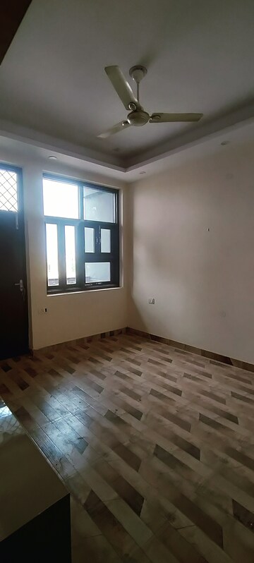 Master Bedroom in 4 BHK Builder Floor at Sector 37 – for Rent