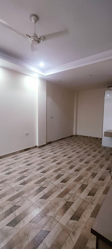 Master Bedroom in 4 BHK Builder Floor at Sector 37 – for Rent