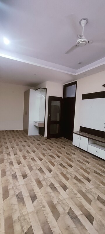 Master Bedroom in 4 BHK Builder Floor at Sector 37 – for Rent