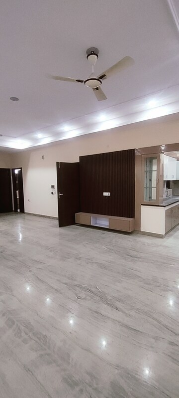Master Bedroom in 4 BHK Builder Floor at Sector 37 – for Rent