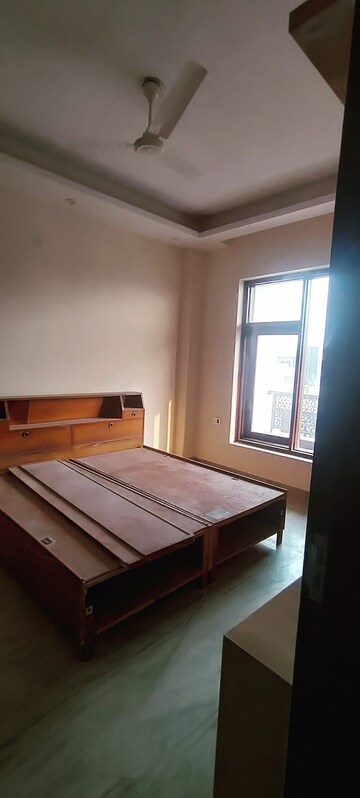Bedroom in 4 BHK Builder Floor at Sector 37 – for Rent