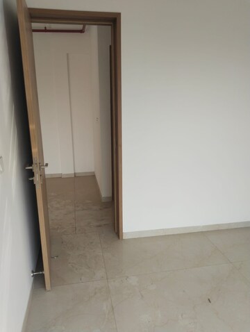 Room in 2 BHK Apartment at JP Eminence, Andheri West – for Rent