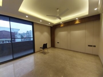 Master Bedroom in 2 BHK Builder Floor at Malviya Nagar – for Rent