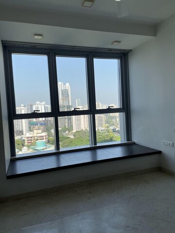 Room in 3 BHK Apartment at Oberoi Realty Exquisite, Goregaon East – for Rent