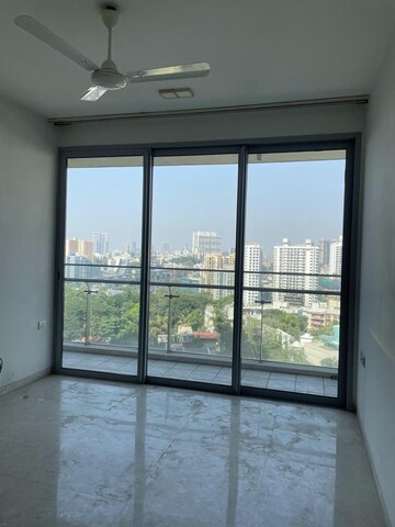Room in 3 BHK Apartment at Oberoi Realty Exquisite, Goregaon East – for Rent