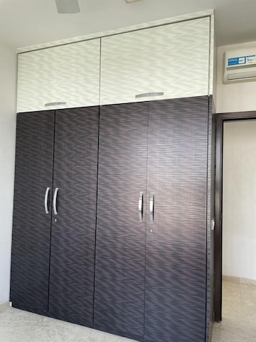 Room in 3 BHK Apartment at Oberoi Realty Exquisite, Goregaon East – for Rent