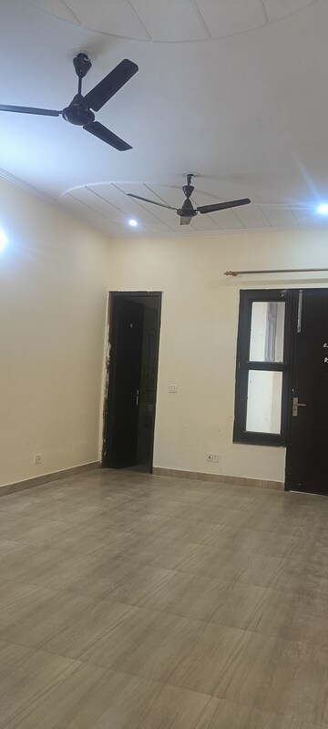 Master Bedroom in 3 BHK Villa at Sector 46 – for Rent