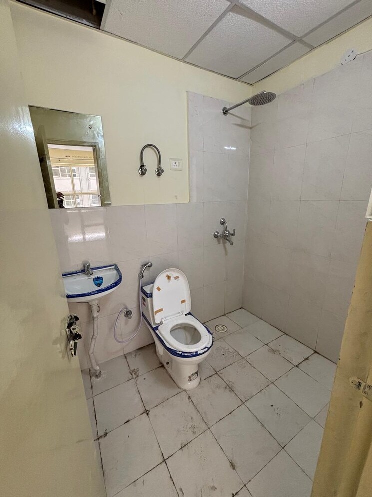 Bathroom, pyramid-elite 2 Bedroom 681 Sq.Ft. Apartment In Sector 86 Gurgaon 8478631