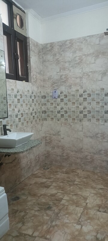 Bathroom in 6 BHK Villa at Sector 46 – for Rent