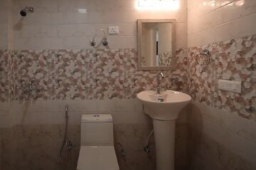 Bathroom in 3 BHK Apartment at Pi I And Ii Greater Noida – for Sale